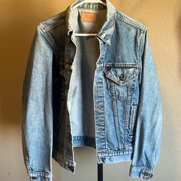 Vintage Levi's Classic Blue Denim Jacket - Picture 3 of 3